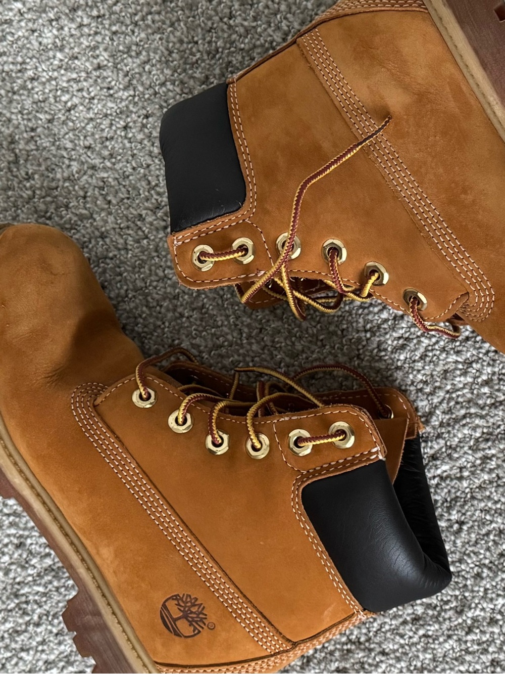 Timberland Women’s 7.5 Wheat/Tan Classic Work Boots with Black Collar - Picture 8 of 9